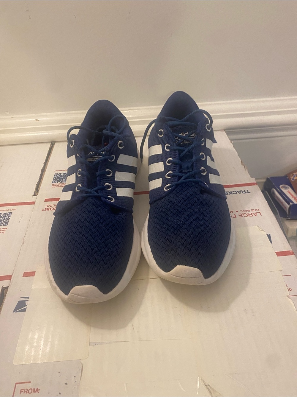 Adidas size 9.5 Sneakers good condition